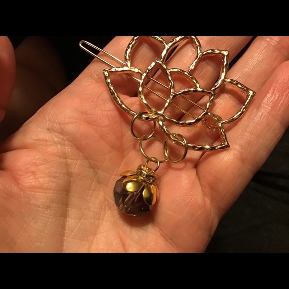 Gold lotus swavorski crystal charm hair pin clip - Picture 6 of 7